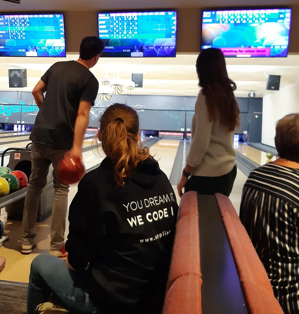 Das Team beim Bowling